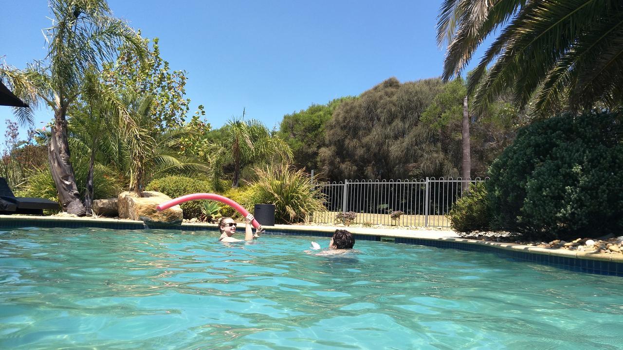 קאווס Island Cove Villas מראה חיצוני תמונה